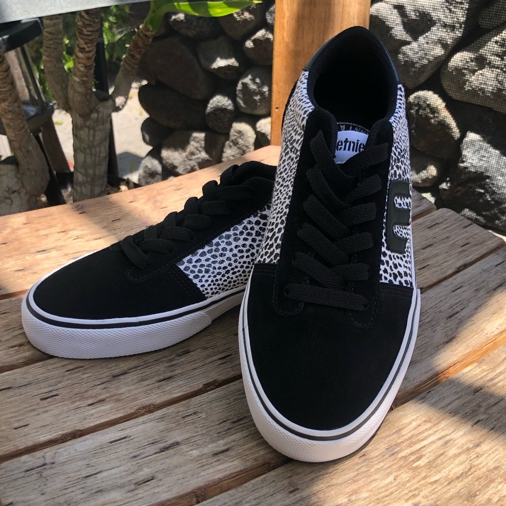Etnies Calli Vulc shoes.  Size 7 - New